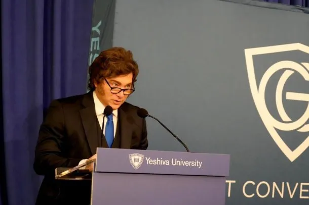 Javier Milei hablando en la Universidad Yeshiva de Nueva York