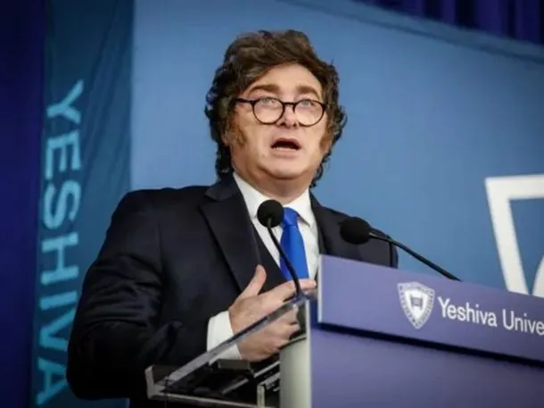 Javier Milei durante su discurso en la Gala Anual J100