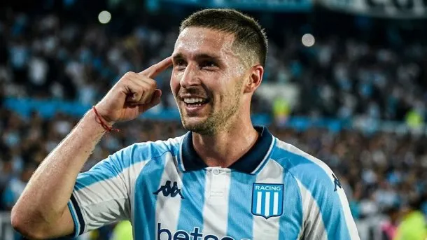 Matko Miljevic, mediocampista de Racing Club, herido después de un intento de robo
