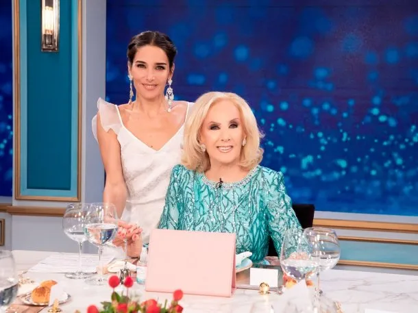Mirtha Legrand y Juana Viale en el set de grabación de sus programas