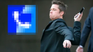 Imagen de una persona utilizando un teléfono con la aplicación Truecaller