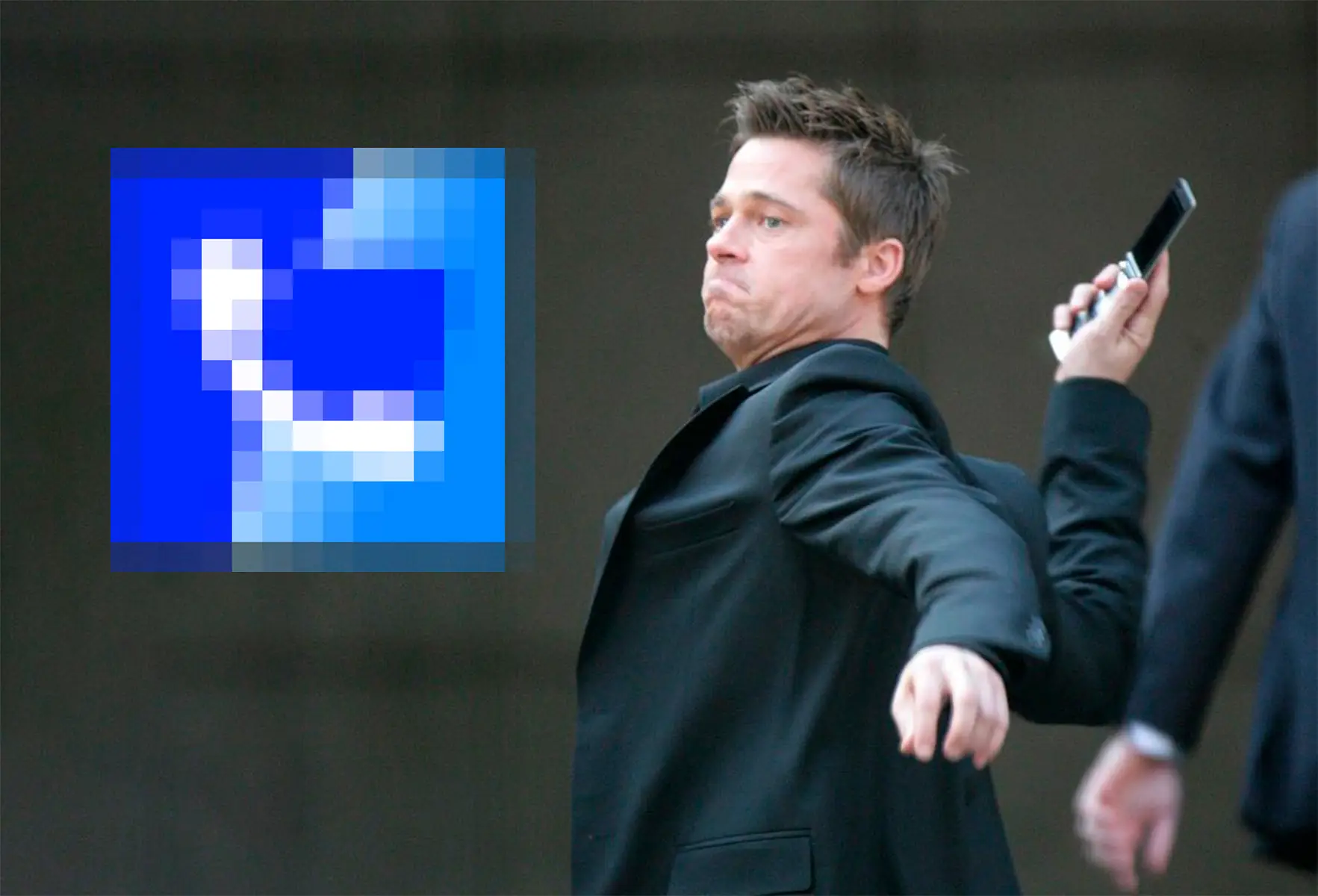 Imagen de una persona utilizando un teléfono con la aplicación Truecaller