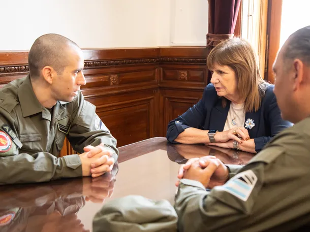 Patricia Bullrich y Nahuel Gallo en reunión en el despacho de la jefa de bloque de senadores de La Libertad Avanza