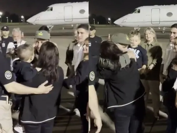 Nahuel Gallo abraza a su esposa y su hijo en el Aeropuerto Internacional de Ezeiza