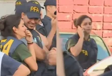 Agente de la Policía Federal y jubilada durante protesta en Congreso