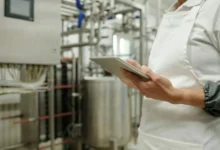 Emprendedores trabajando en una pequeña empresa