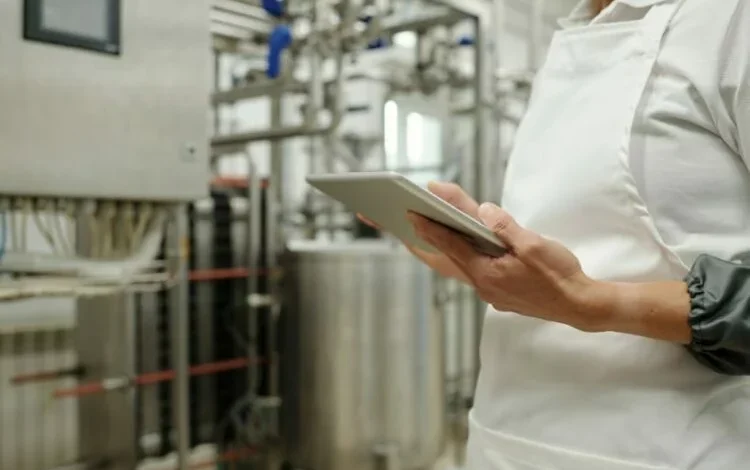 Emprendedores trabajando en una pequeña empresa