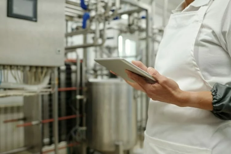 Emprendedores trabajando en una pequeña empresa