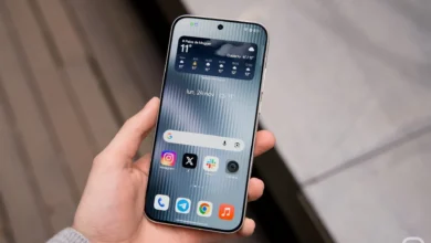 Imagen de una persona utilizando Circle to Search en su móvil