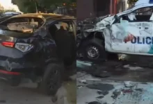 Imagen de un accidente de tráfico con un móvil policial volcado