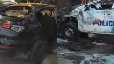 Imagen de un accidente de tráfico con un móvil policial volcado