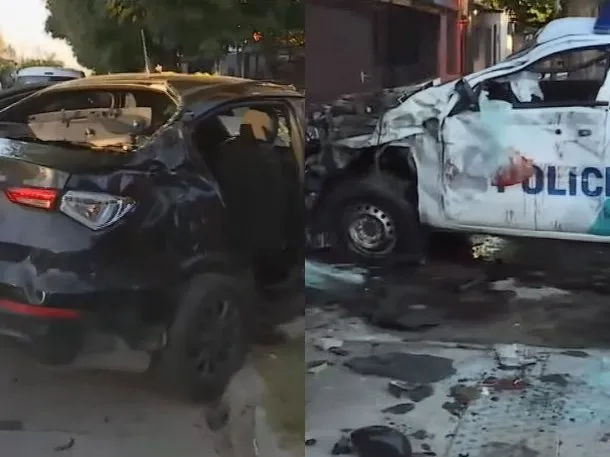 Imagen de un accidente de tráfico con un móvil policial volcado