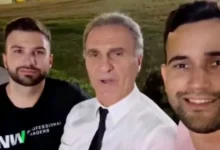 Oscar Ruggeri y Mauricio Novelli en un video promocionando cursos de inversión