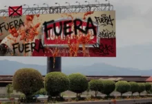 Imagen de un termo Lumilagro con una cruz roja