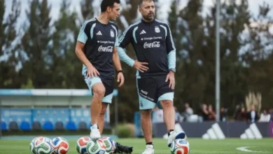Lionel Scaloni dirige un entrenamiento de la Selección Argentina
