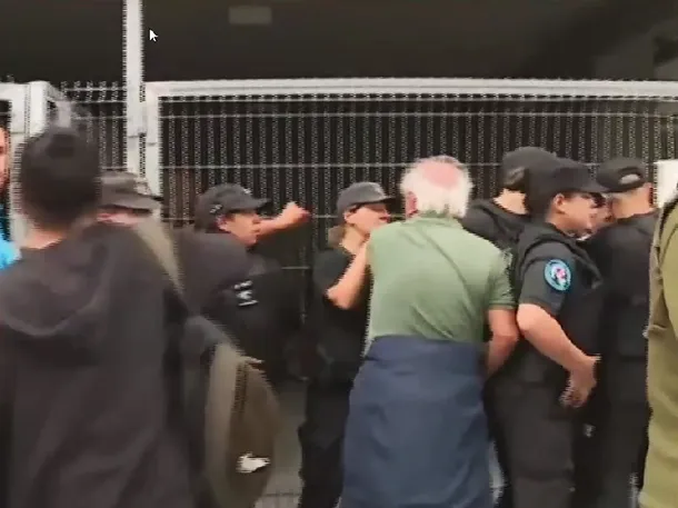 Imagen de los escombros del edificio derrumbado en Parque Patricios