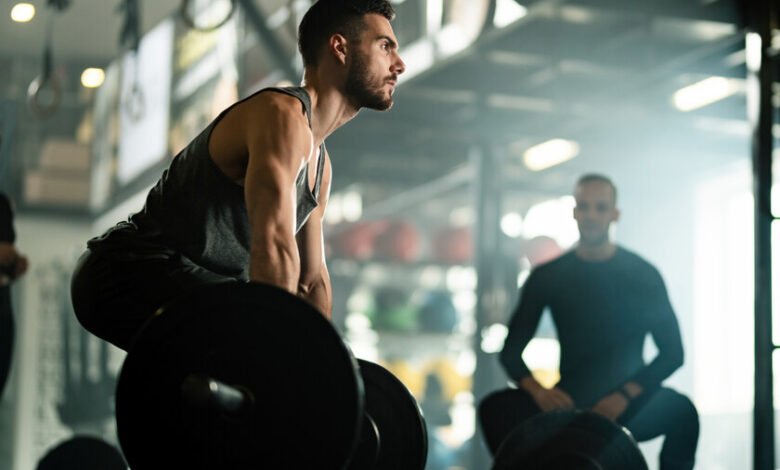 Persona entrenando en el gimnasio