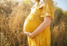 Mujer embarazada realizando ejercicio moderado