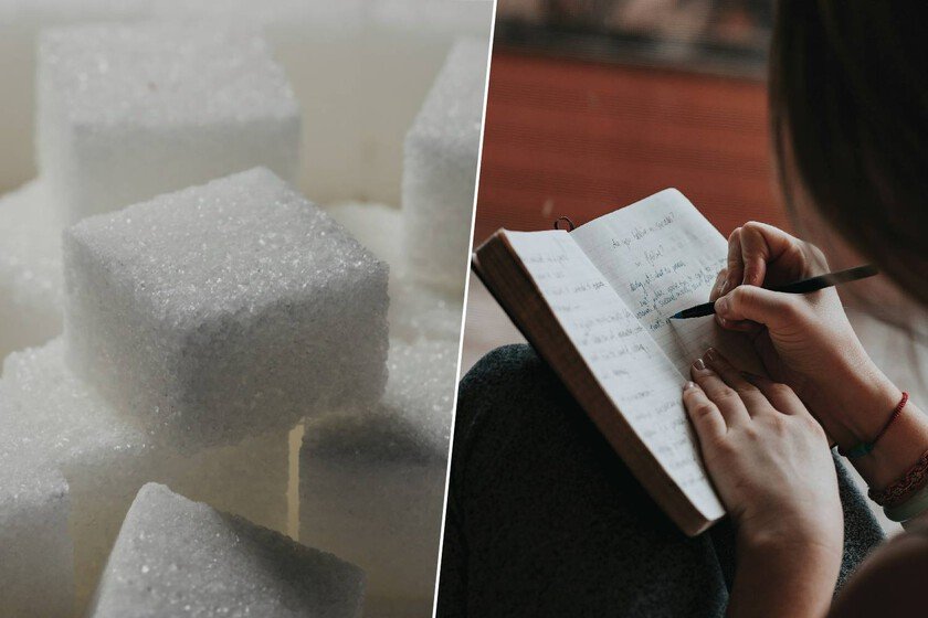 Una persona estudiando con un vaso de azúcar en la mesa
