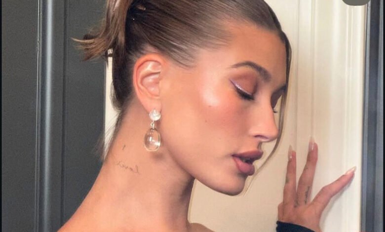 Una joven con una melena saludable y brillante