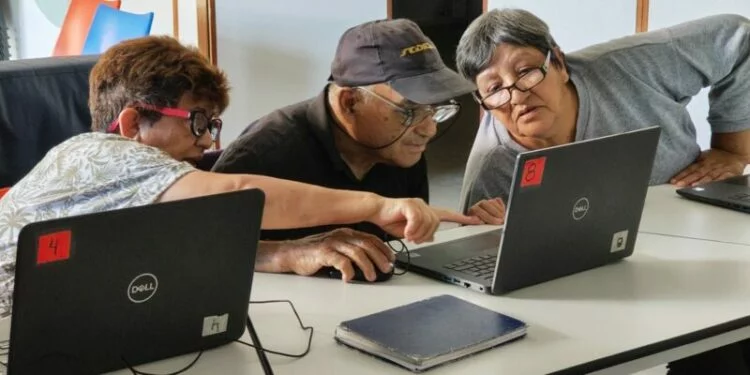 Foto de un taller de tecnología en una Tecnoteca CREA