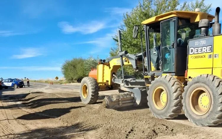 Imagen del Camino de las Altas Cumbres con un socavón