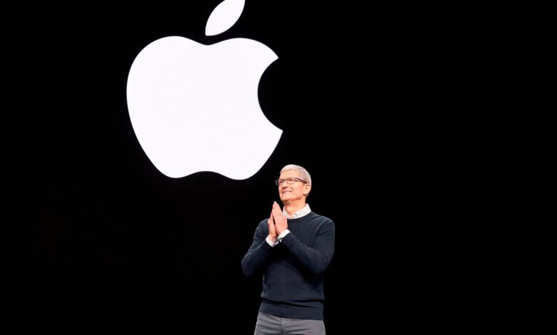 Tim Cook, CEO de Apple, en una conferencia de prensa
