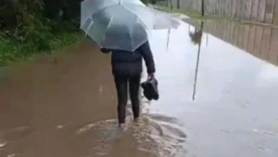 Imagen de la calle principal del barrio Quintas del Rosario, intransitable debido al pantano