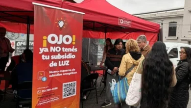 Imagen de una persona recibiendo asesoramiento en un punto de atención del ERSeP