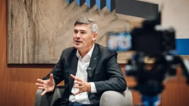 Passerini y Milei en una imagen simbólica de la política argentina