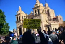 Imagen de la movilización en Plaza San Martín con personas con discapacidad y familiares