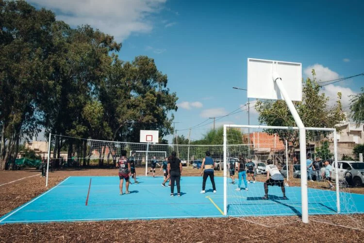 Inauguración del playón deportivo en Barrio Nuestro Hogar III con la presencia del intendente Daniel Passerini