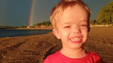 Foto de Franco, un niño sonriente con acondroplasia