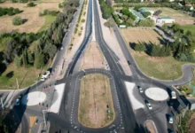 Imagen de la Avenida Luchesse duplicada, con vehículos circulando por dos carriles en cada sentido