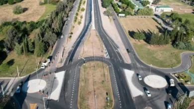 Imagen de la Avenida Luchesse duplicada, con vehículos circulando por dos carriles en cada sentido