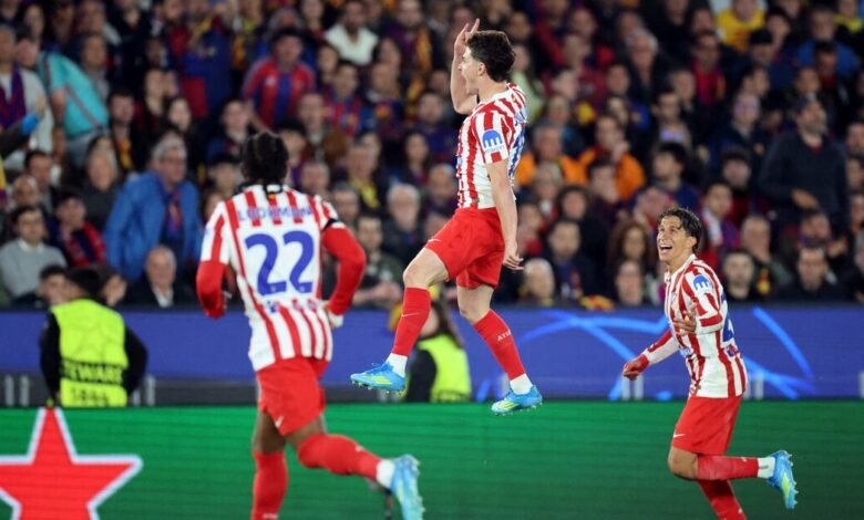 Fotografía del partido entre Atlético de Madrid y Barcelona en la Champions League, con Julián Álvarez celebrando su gol