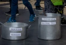 Protestas en las calles de Córdoba contra la eliminación del programa Volver al Trabajo