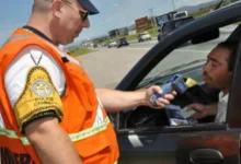 Policía caminera controlando el tráfico en una ruta de la provincia de Córdoba