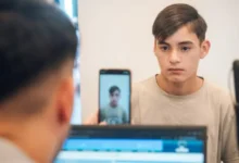 Imagen del Operativo DNI en acción, con funcionarios y ciudadanos en un centro vecinal