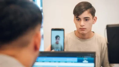 Imagen del Operativo DNI en acción, con funcionarios y ciudadanos en un centro vecinal