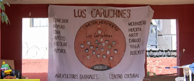 Niños jugando en el comedor 'Los Caruchines'