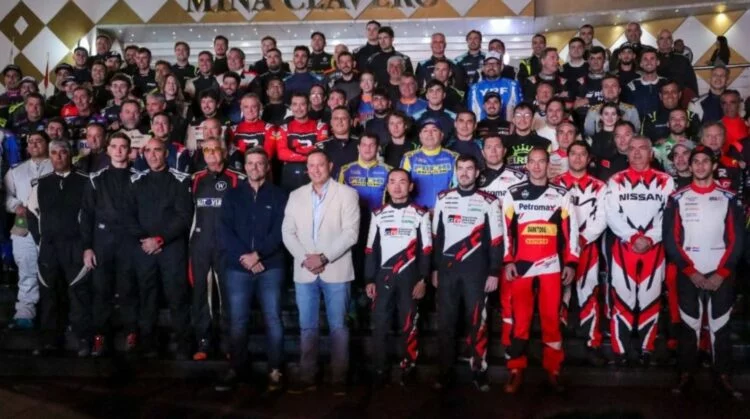 Imagen de la largada simbólica del Rally Sudamericano en Mina Clavero