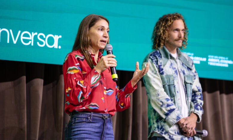 Estudiantes participando en la jornada Re-Conversar