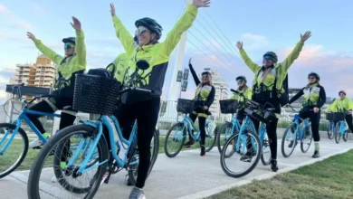 Participantes en un evento de ciclismo urbano en Córdoba