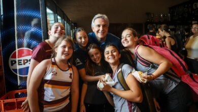 Imagen del gobernador Martín Llaryora en el Club Palermo Bajo