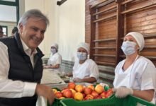 Imagen de la Escuela Normal Superior "Dr. Alejandro Carbó" con estudiantes y docentes