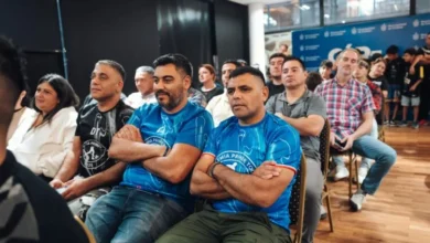 Entrega de certificados a escuelas deportivas barriales en Córdoba