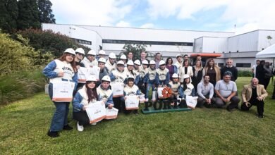 Estudiantes y empresarios juntos en el lanzamiento del Plan Dual