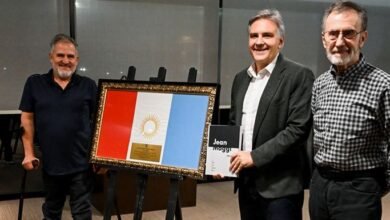 Representantes de la Fundación Jean Maggi con el gobernador Martín Llaryora en el Centro Cívico del Bicentenario