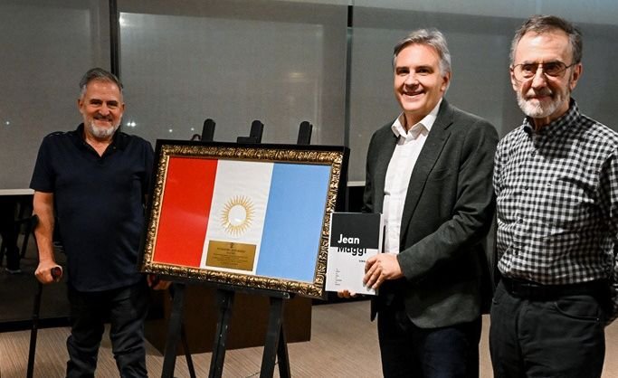 Representantes de la Fundación Jean Maggi con el gobernador Martín Llaryora en el Centro Cívico del Bicentenario